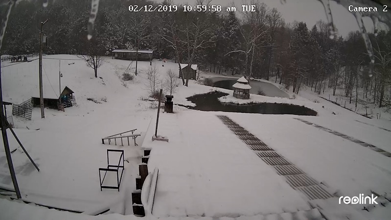 摄像机拍下的户外雪景